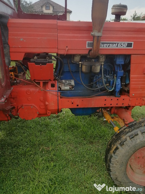 Tractor U650 stare fff bună +plug nou