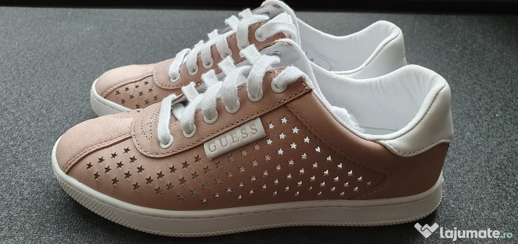 GUESS perforated star sneaker