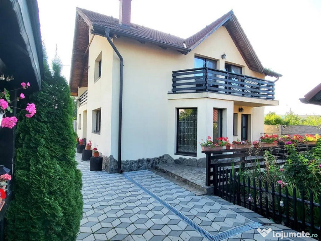 Casa superba cu teren de 600mp in Harmal str Principala