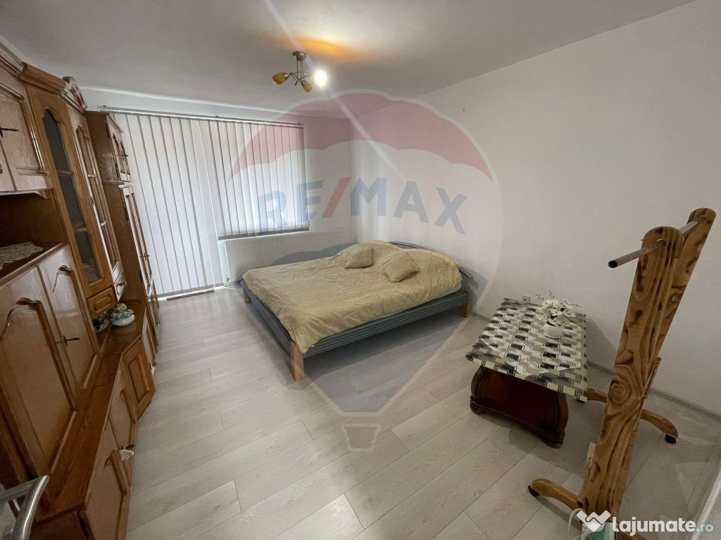 Apartament cu 2 camere în Chisineu Cris zona Central