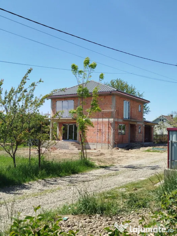 Casa /Vila In Zona Plopeni