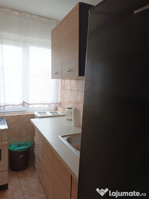 Vând apartament în Oravita