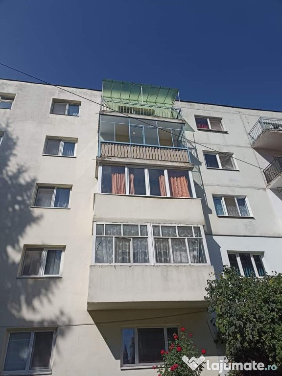 De închiriat apartament cu 3 camere în Sfântu Gheorghe