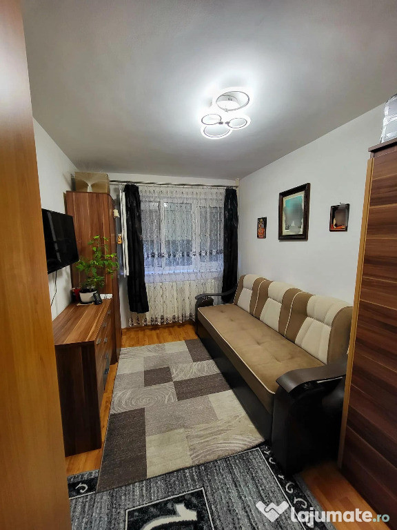 Apartament cu 2 camere,semidecomandat-zona Tractorul