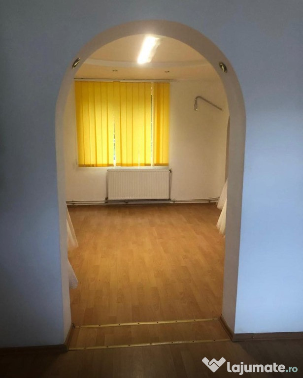 Vand spatiu comercial compus din 2 apartamente 5 camere