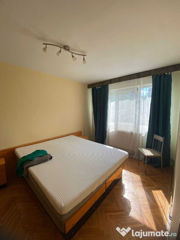 Apartament de 3 camere zona CENTRUL CIVIC,