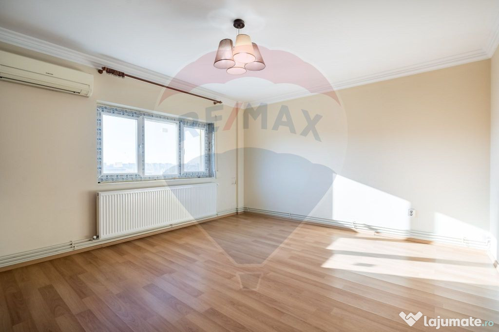 Apartament cu 3 camere de vânzare în zona Drumul Sarii