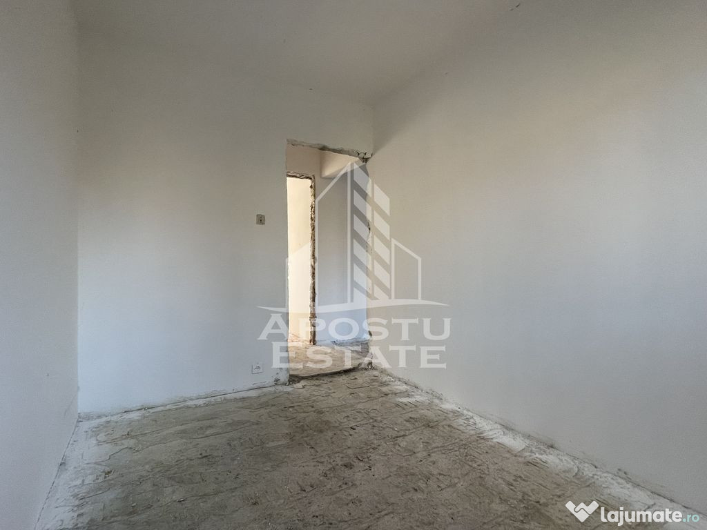 Apartament cu trei camere etaj intermediar Pta Doina Cale...