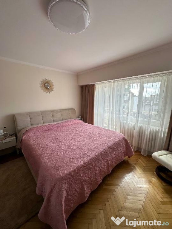 Apartament 3 camere - DECOMANDAT- Piata Unirii