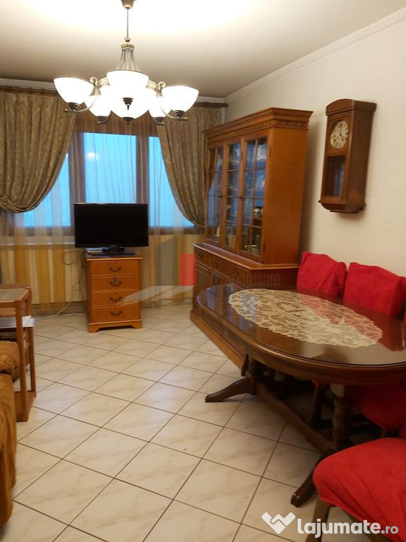 Apartamentul "SUPERMETO", BLOC STRADAL, REABILITAT