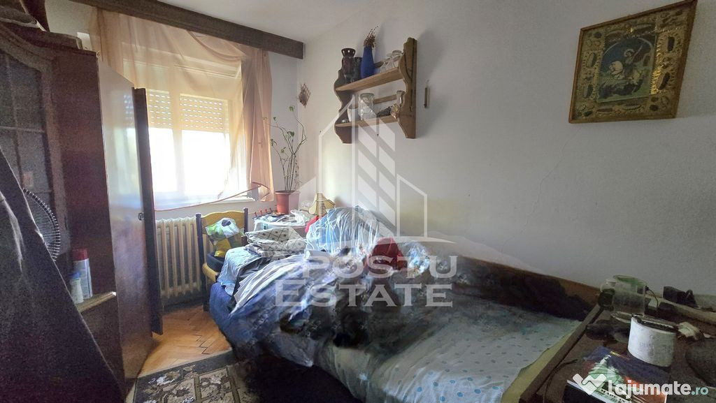 Apartament cu 4 camere, zona Cetatii