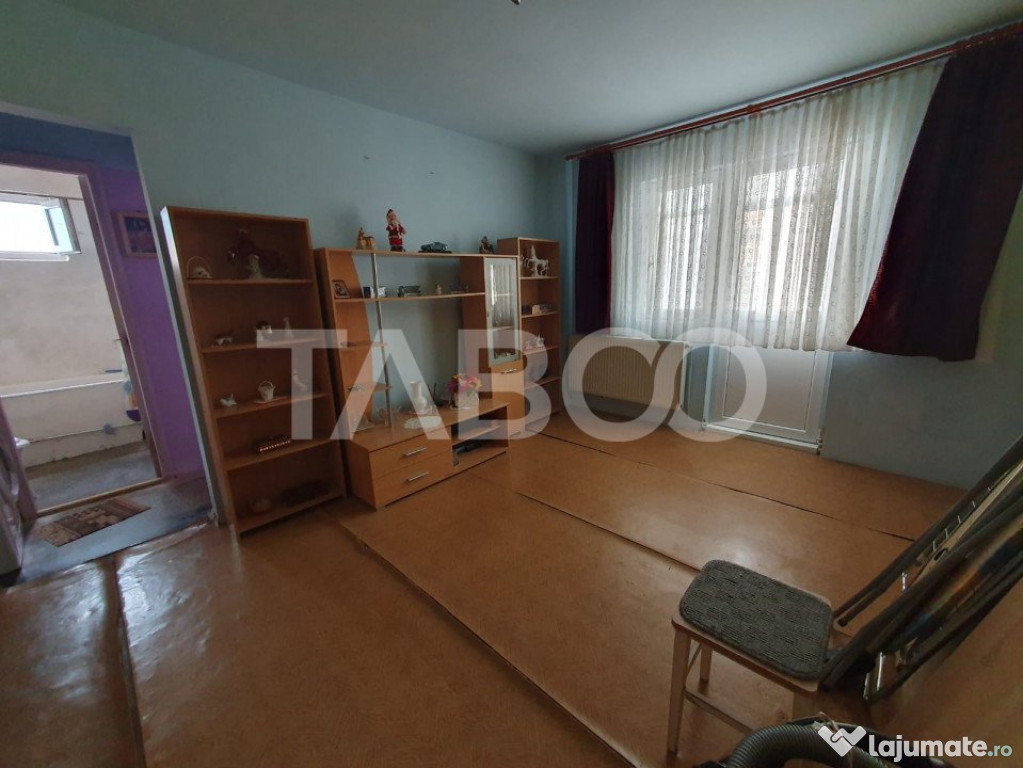 Apartament 3 camere semidecomandat etaj 1 zona Tudor Vladimi