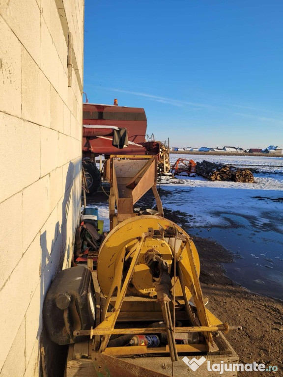 Moara ciocanele cu priza la tractor