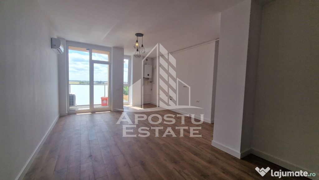 Apartament cu 2 camere si balcon, parcare inclusa, Toront...