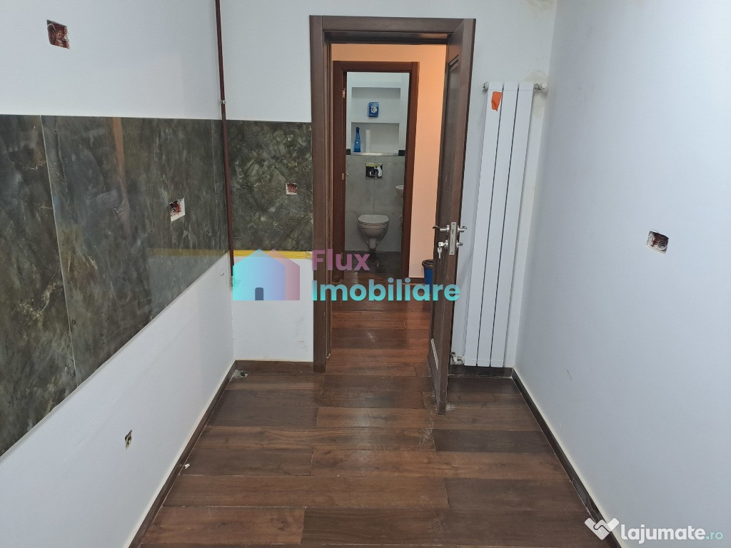 Apartament cu 4 camere în zonă centrală