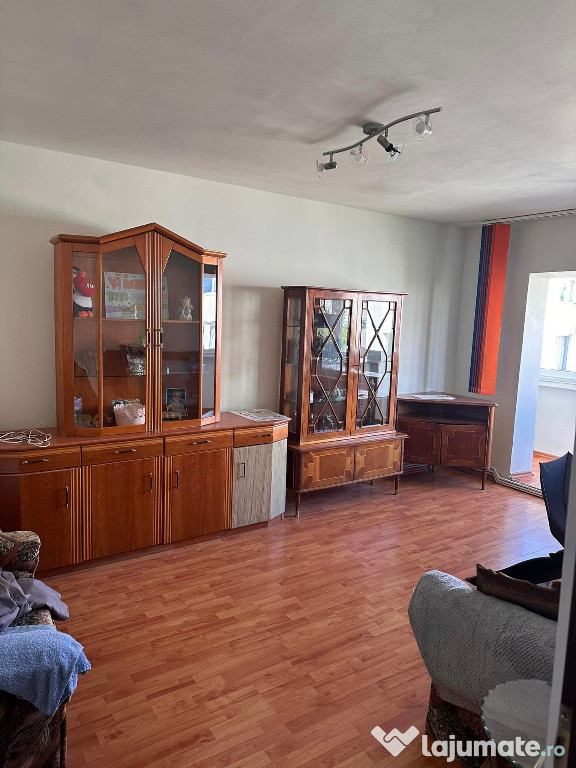 Apartament de 3 camere zona Astra,str paraului