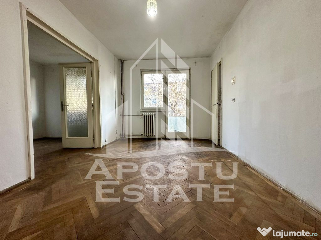 Apartament cu 3 camere, etajul 2, zona Sagului