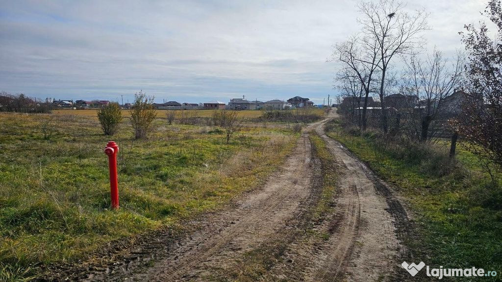 Teren intravilan // 400m2 // Utilităţi