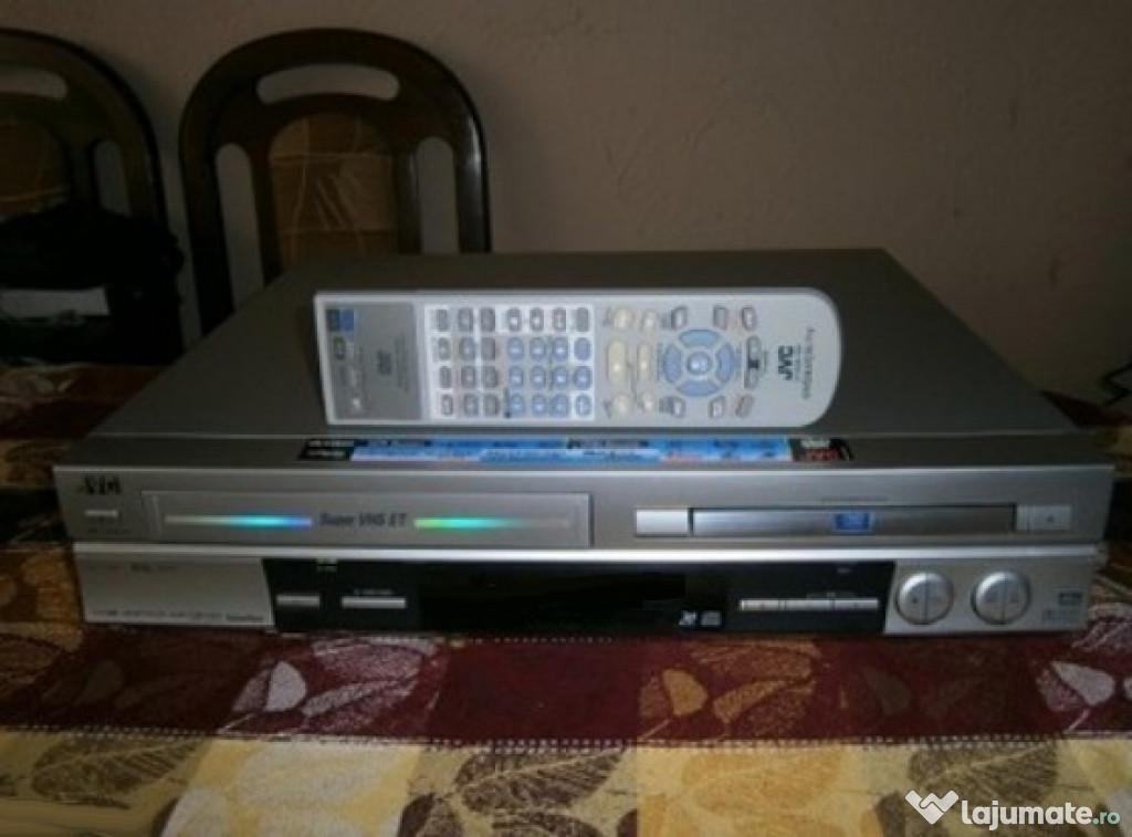 JVC combo video recorder SVHS - DVD nou