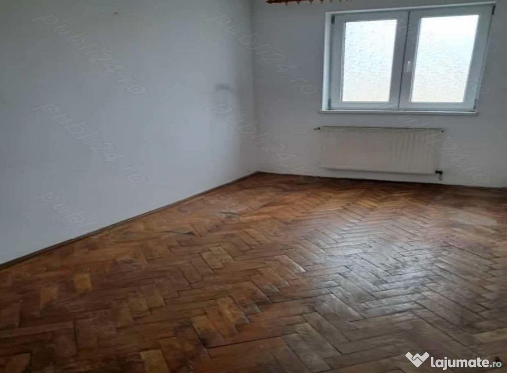 Apartament cu 3 camere, decomandat - zona Grivitei