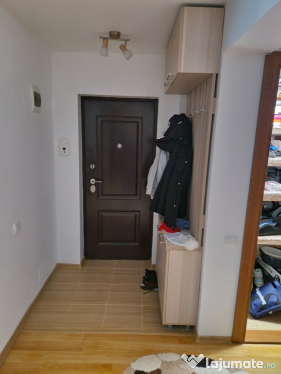 Vând apartament 3 camere, cu boxa (BECI) complet mobilat