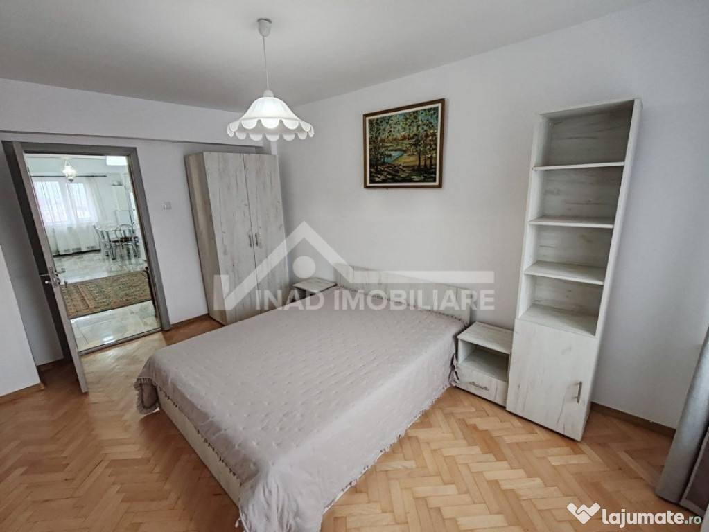 Apartament cu 3 camere de 80 mp cu 2 bai zona Piata Cipariu