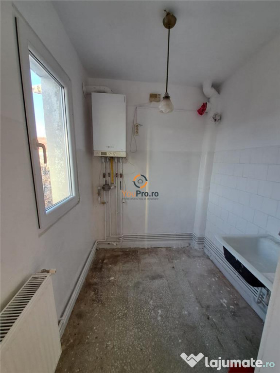 Apartament 3 camere cu centrala etaj 4 zona Circumvalatiunii