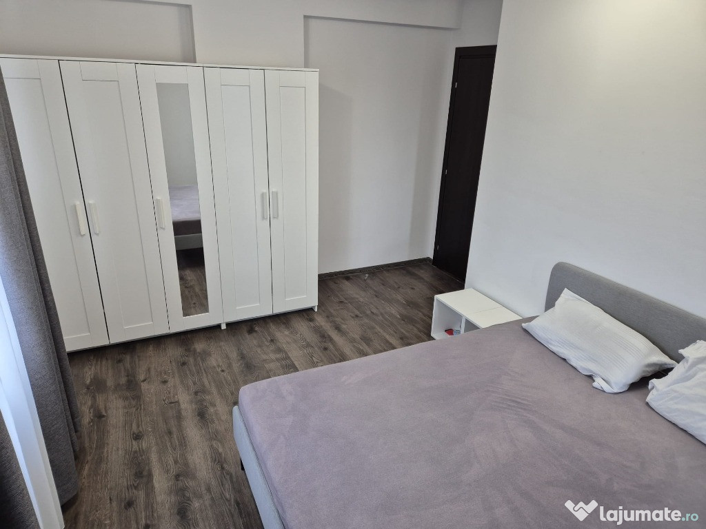 Apartament 3 camere cu parcare