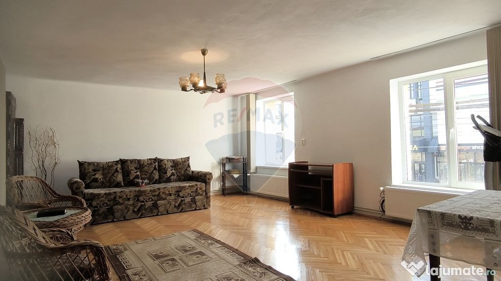 Apartament spațios într-o clădire istorică, zona cent...