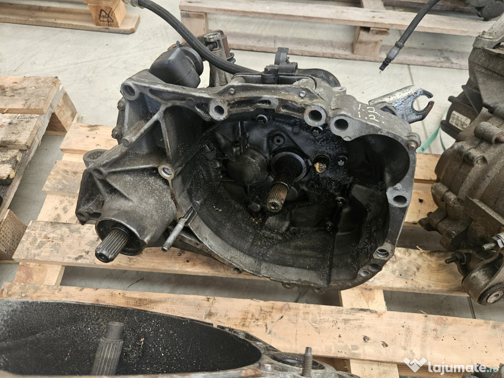 Macara geam dreapta spate Skoda RAPID 2013