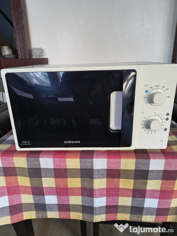 Cuptor microunde Samsung 20L