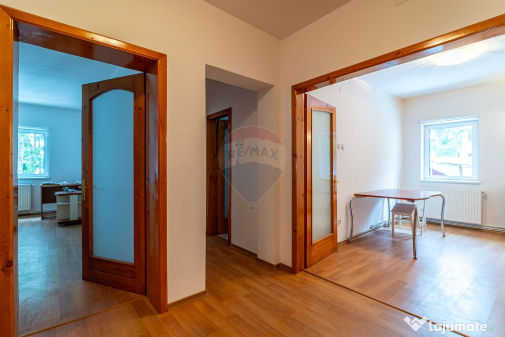 Apartament 3 camere decomandat in Centrul Statiunii Prede...