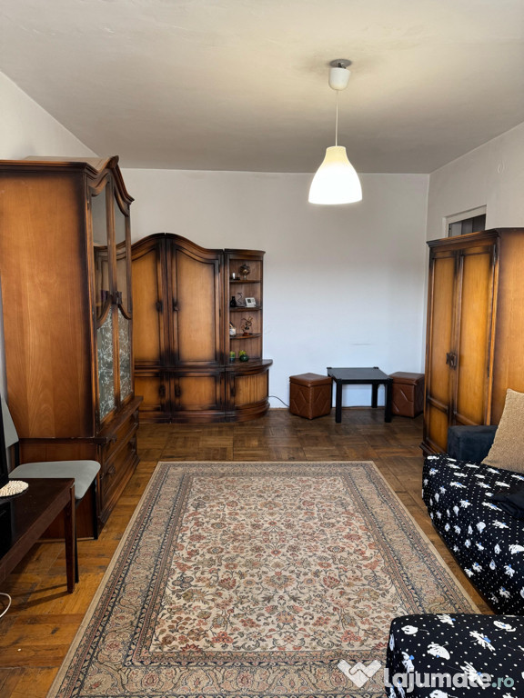 Închiriez apartament 3 camere