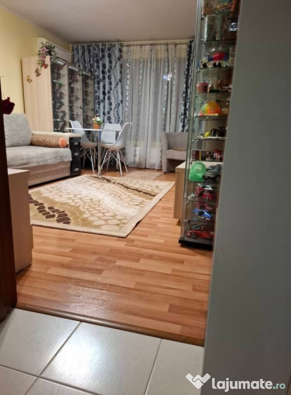 Apartament de 2 camere cu loc de parcare si curte zona colen