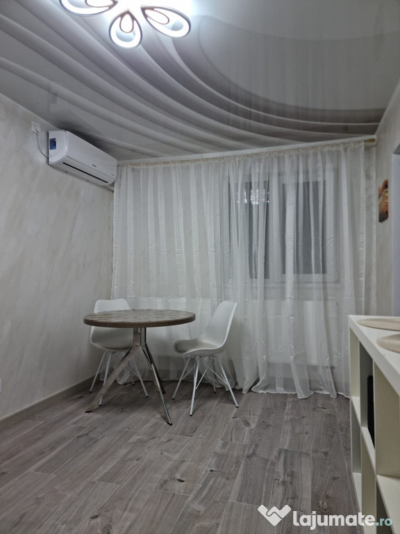 Vând apartament cu 3 camere ultracentral zona teatru