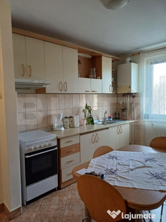 Apartament cu 3 camere, 58 mp, zona Materna