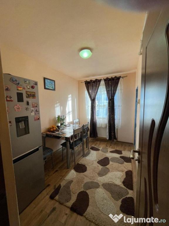 Vand apartament 2 camere zona Semiluna