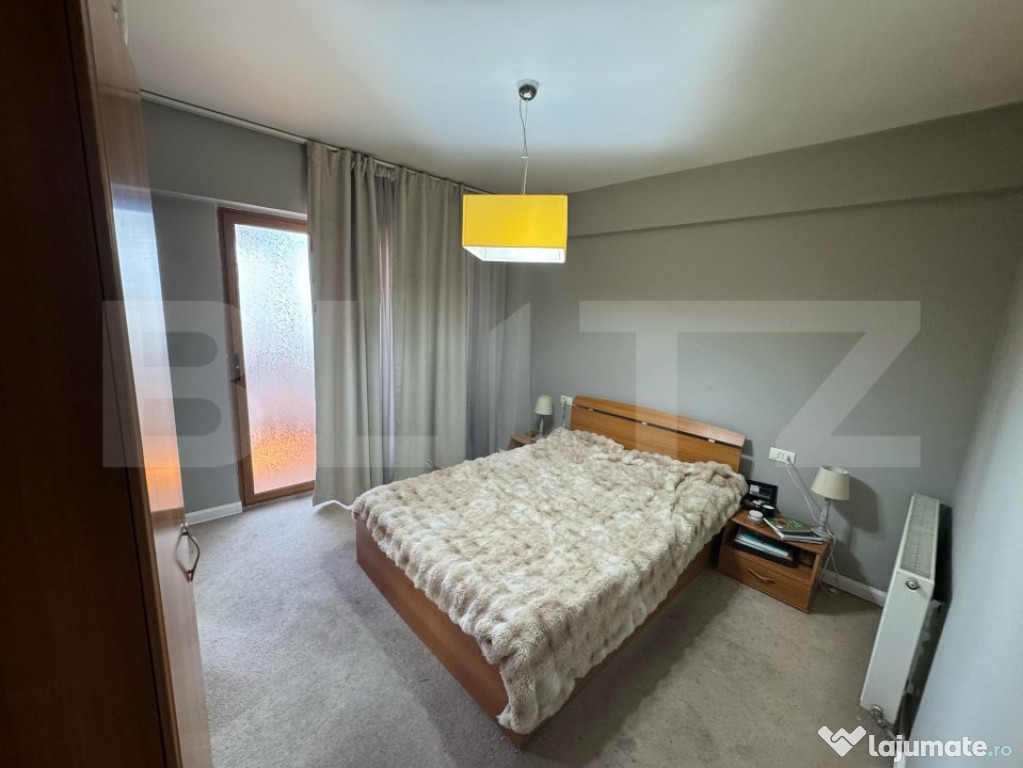 Apartament de vanzare cu 2 camere ,65mp, zona piata central