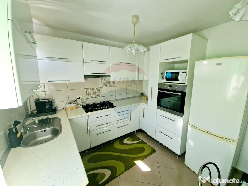 Apartament cu 3 camere de vânzare în zona Maratei
