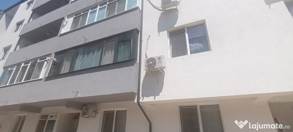 Vând apartament Titan