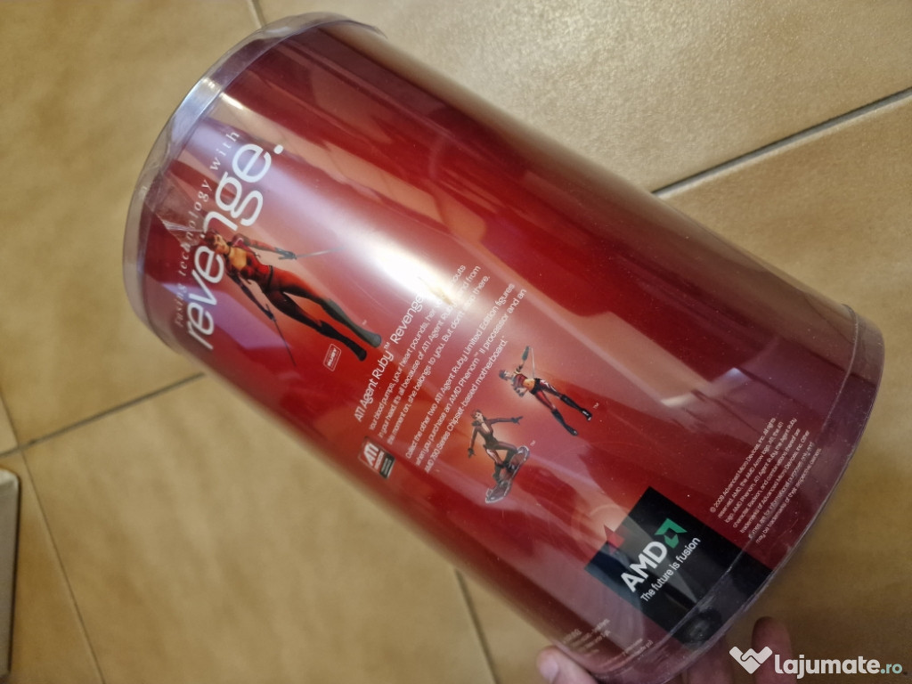 Papusa AMD ATI Radeon Ruby - Revenge, sigilata in cutia ei.