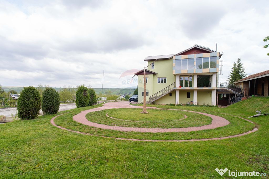 Casă / Vilă cu 10 camere, de vânzare. Todireni, Botoș...