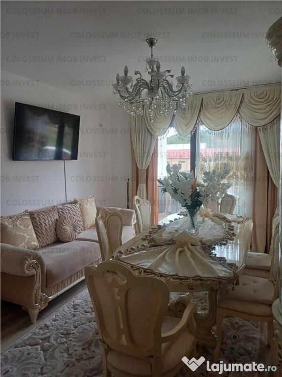 Apartament cu 3 camere, decomandat - zona Noua
