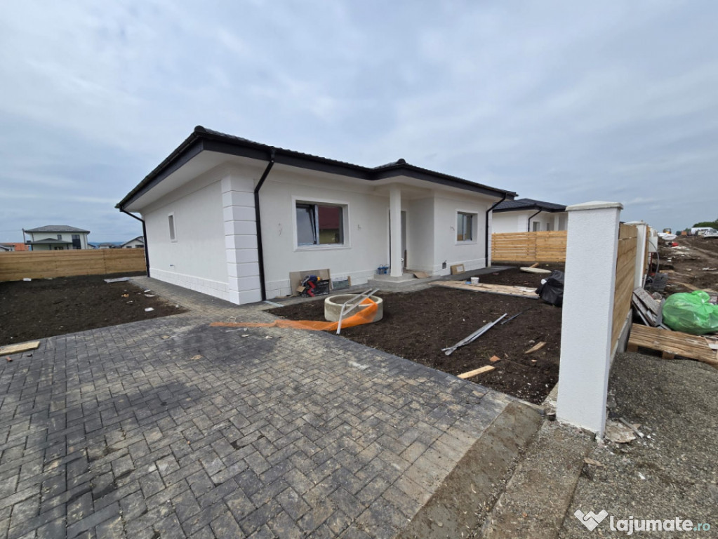 Casa- 4 cam,2 bai, 90 mp utili, 420 mp teren-Miroslava