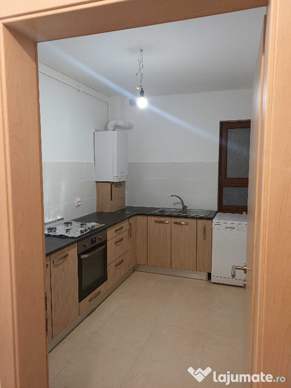 Apartament 3 camere zona TRACTORUL