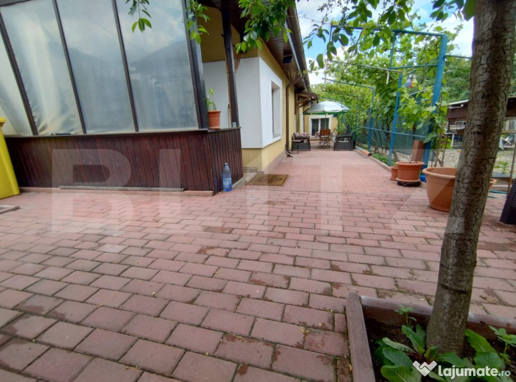 Casa 70mp construiti, curte 218mp, str. Caracal