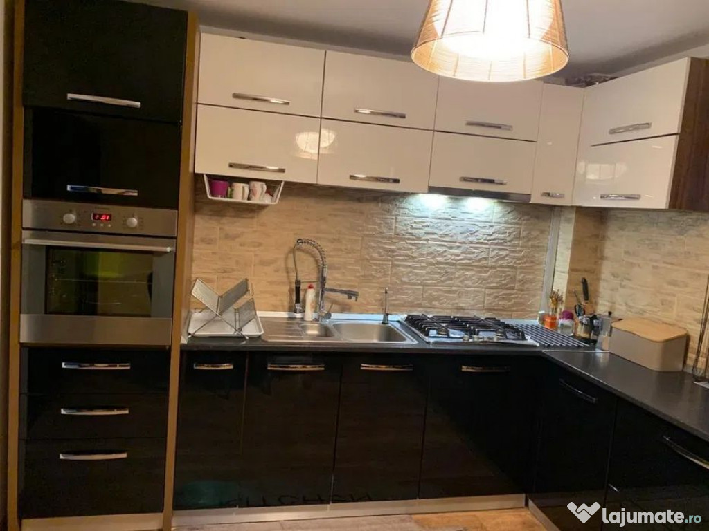Apartament 3 camere, decomandat, Micro 20