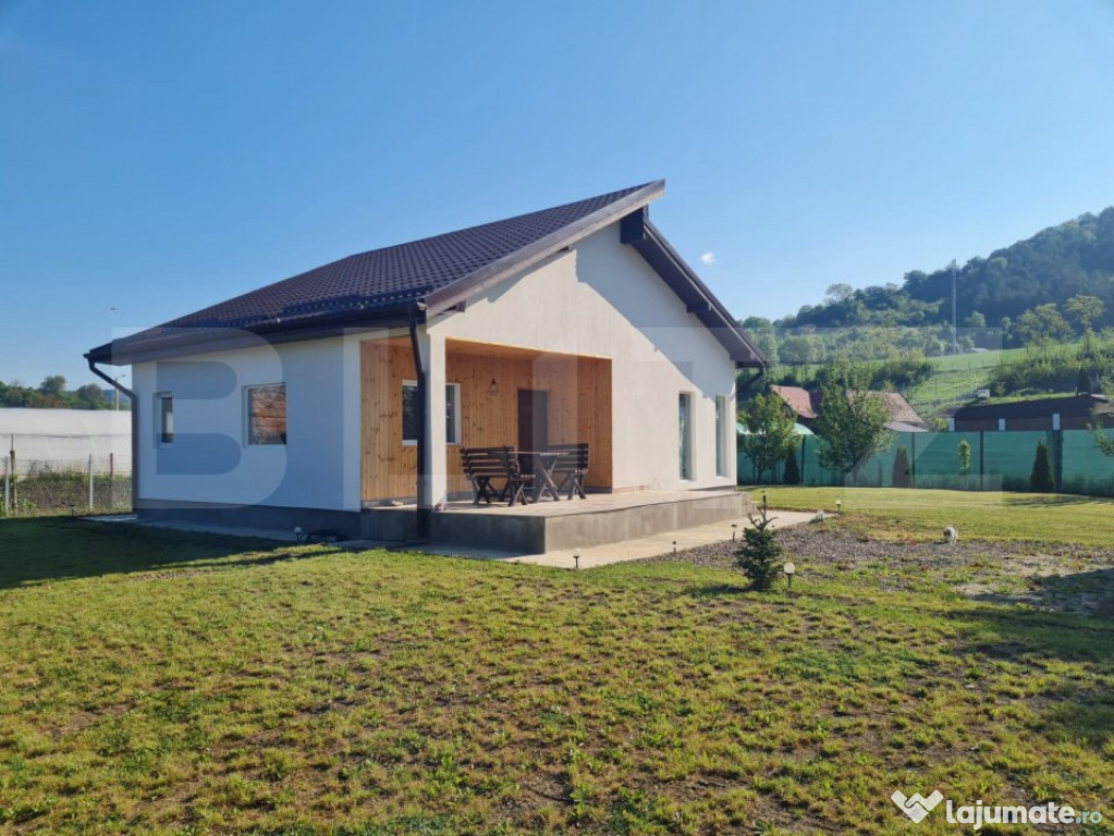 Casa 3 camere 100mp, teren 871mp, priveliste panoramica Ceua