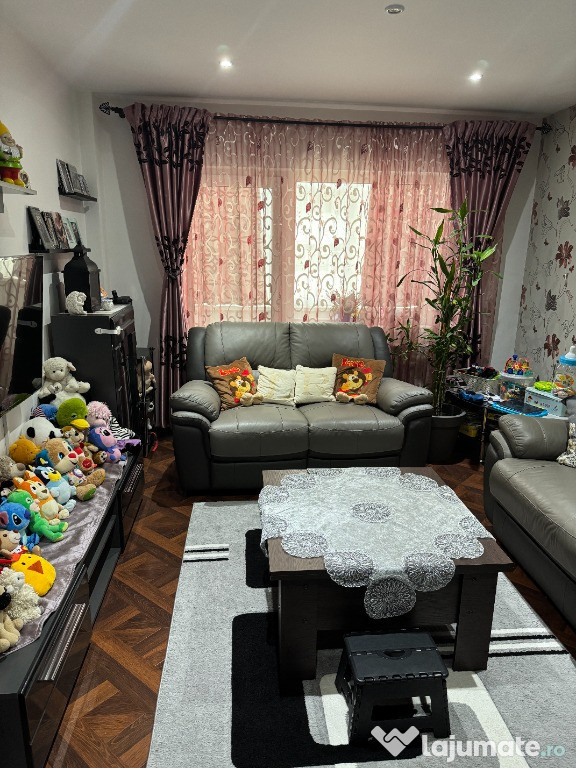Vand apartamnet cu 3 camere decomandat