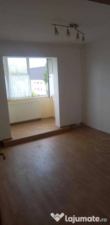 Apartament 2 camere,decomandat - zona Grivitei